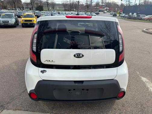2016 Kia Soul Base