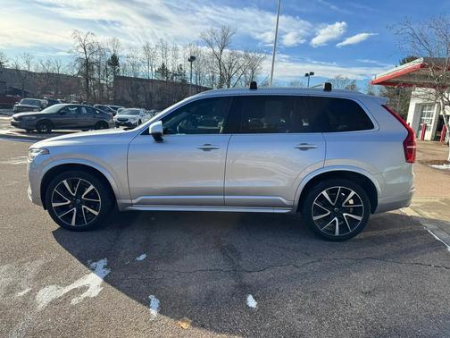 2020 Volvo XC90 T6 Momentum