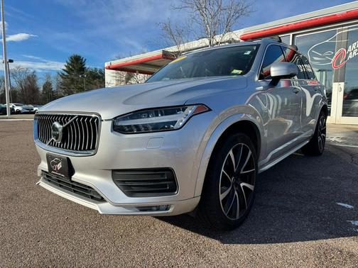 2020 Volvo XC90 T6 Momentum