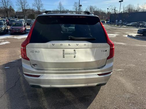 2020 Volvo XC90 T6 Momentum