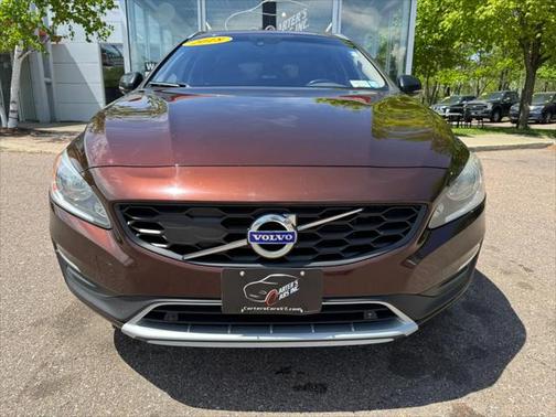 2018 Volvo V60 Cross Country T5
