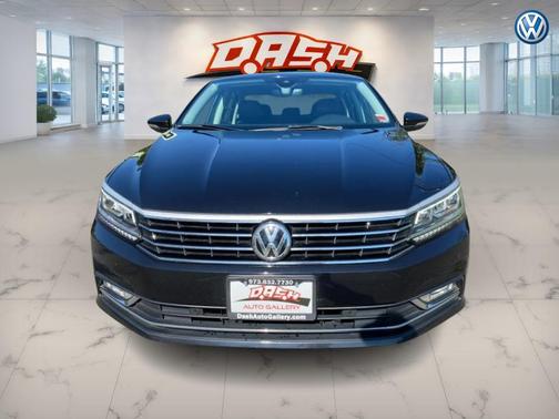 Deep Black Pearl 2017 Volkswagen Passat 1.8T SEL Premium