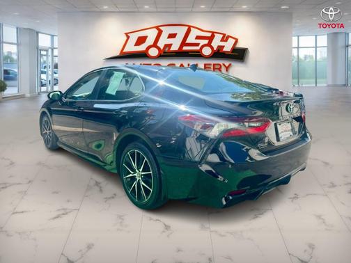 Midnight Black Metallic 2021 Toyota Camry SE