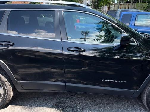 Diamond Black Crystal Pearlcoat 2020 Jeep Cherokee Limited