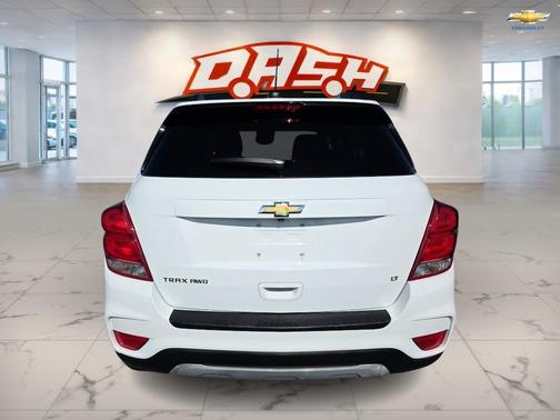 Summit White 2018 Chevrolet Trax LT