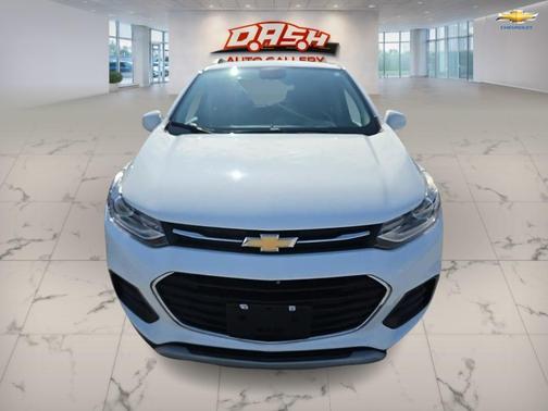 Summit White 2018 Chevrolet Trax LT