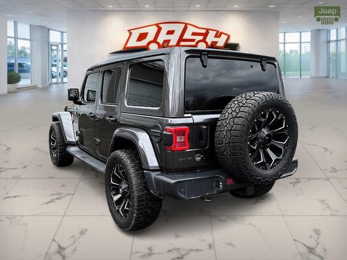Granite Crystal Metallic Clearcoat 2018 Jeep Wrangler Unlimited Sahara