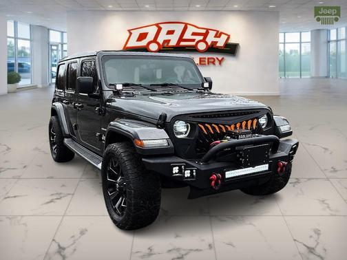 Granite Crystal Metallic Clearcoat 2018 Jeep Wrangler Unlimited Sahara