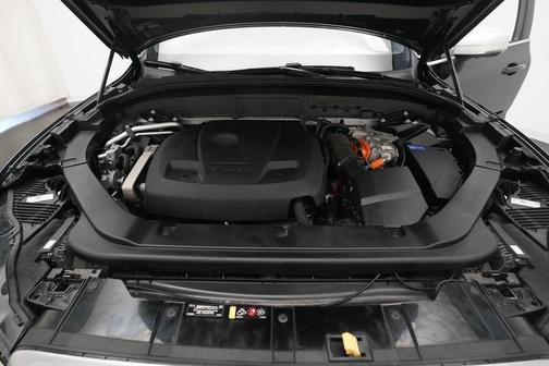 2018 Volvo XC60 Recharge Plug-In Hybrid T8 R-Design
