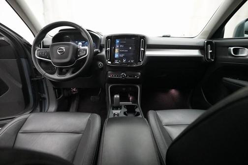 2021 Volvo XC40 T5 Momentum