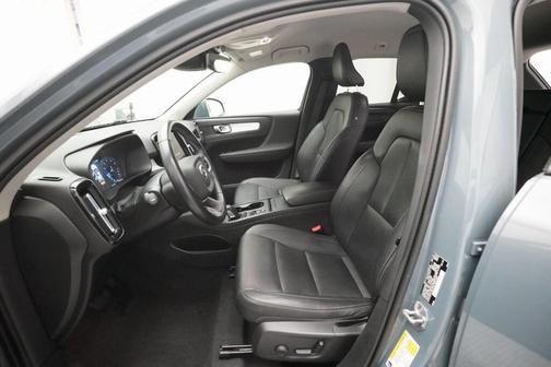 2021 Volvo XC40 T5 Momentum