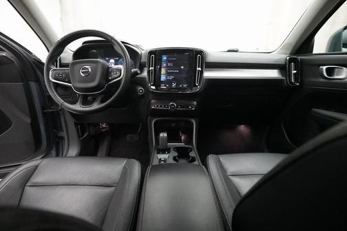 2021 Volvo XC40 T5 Momentum