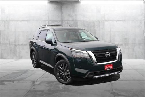 2025 Nissan Pathfinder SL 4WD