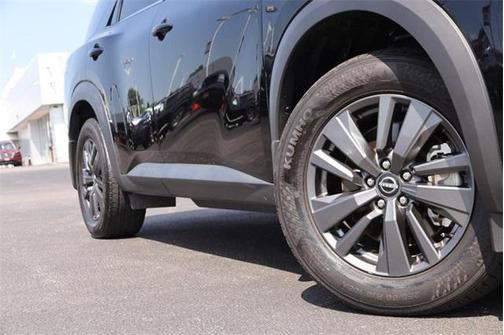 2023 Nissan Pathfinder SV FWD