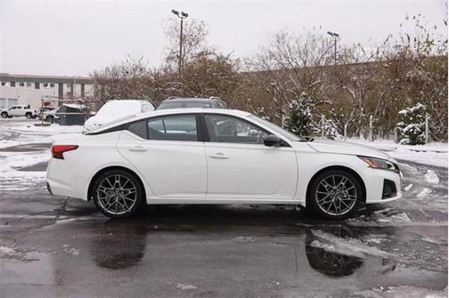 2024 Nissan Altima SR VC-Turbo FWD