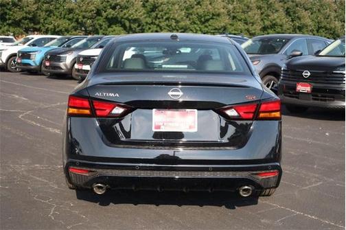 2025 Nissan Altima SR FWD