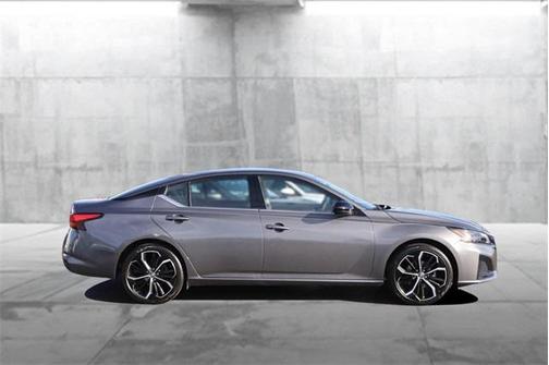 2025 Nissan Altima SR FWD