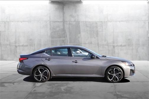 2025 Nissan Altima SR FWD