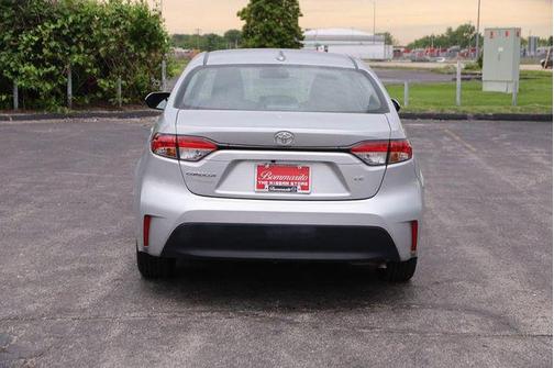 Classic Silver Metallic/Midnight Black Metallic 2024 Toyota Corolla LE