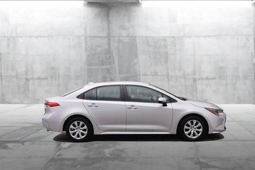 Classic Silver Metallic/Midnight Black Metallic 2024 Toyota Corolla LE