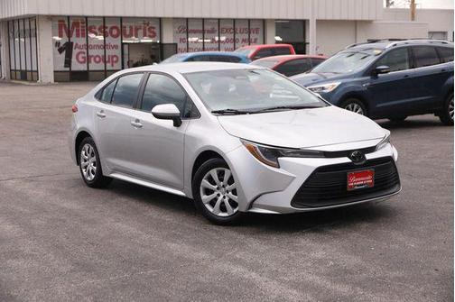 Classic Silver Metallic/Midnight Black Metallic 2024 Toyota Corolla LE