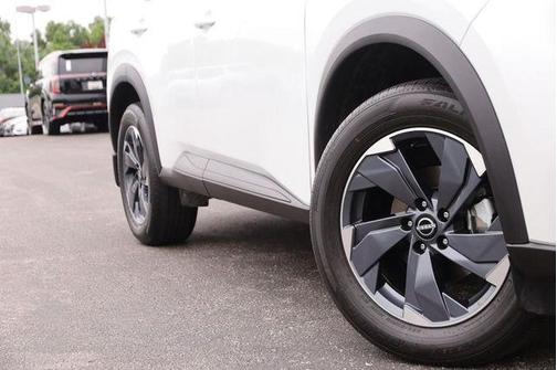 White Pearl 2025 Nissan Rogue SV