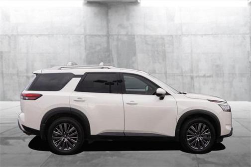 2024 Nissan Pathfinder SL FWD