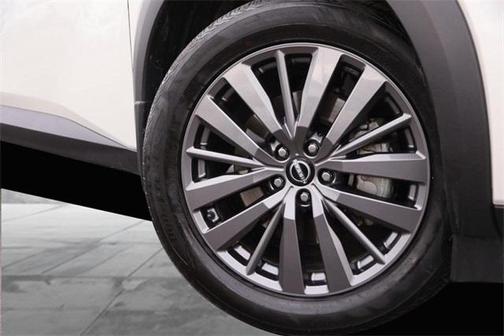 2024 Nissan Pathfinder SL FWD