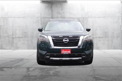 2025 Nissan Pathfinder SL 4WD