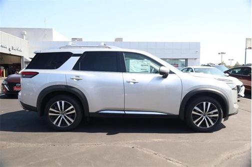 2025 Nissan Pathfinder Platinum 4WD
