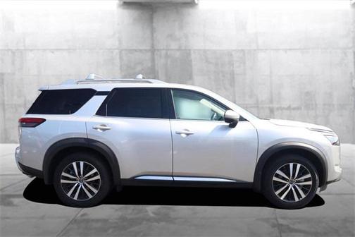2025 Nissan Pathfinder Platinum 4WD