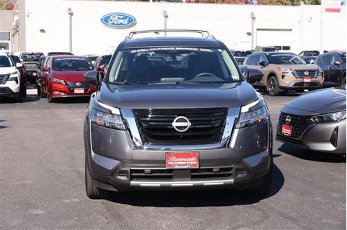 2024 Nissan Pathfinder SL FWD
