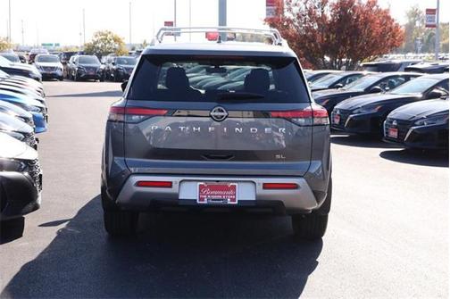 2024 Nissan Pathfinder SL FWD