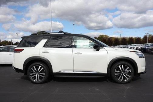 2025 Nissan Pathfinder Platinum 4WD