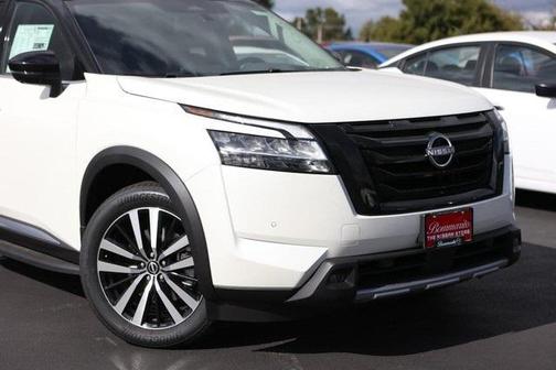 2025 Nissan Pathfinder Platinum 4WD