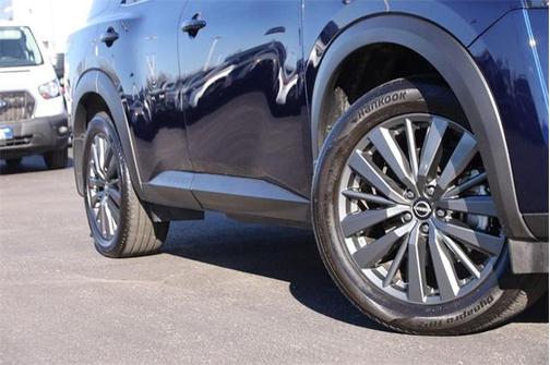 2025 Nissan Pathfinder SL FWD