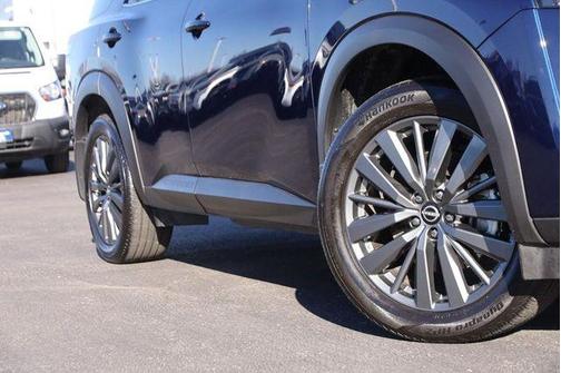 2025 Nissan Pathfinder SL FWD