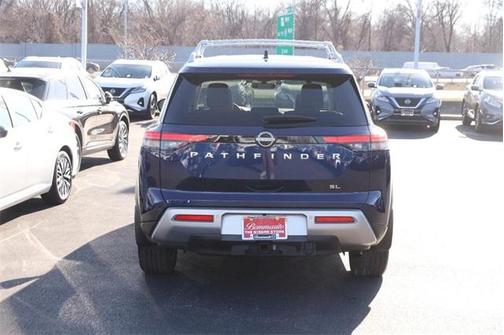 2025 Nissan Pathfinder SL FWD