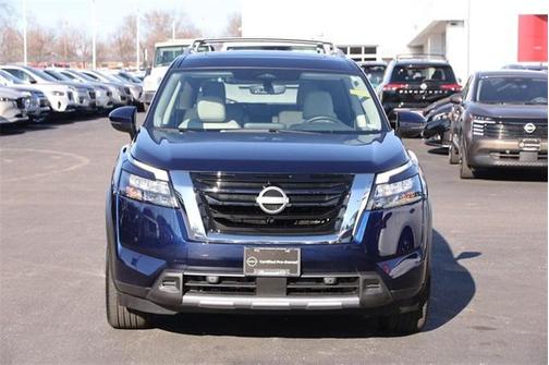 2025 Nissan Pathfinder SL FWD
