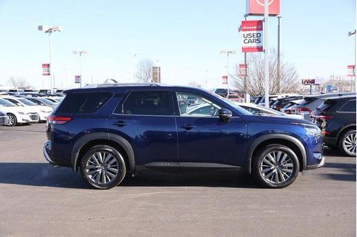 2025 Nissan Pathfinder SL FWD