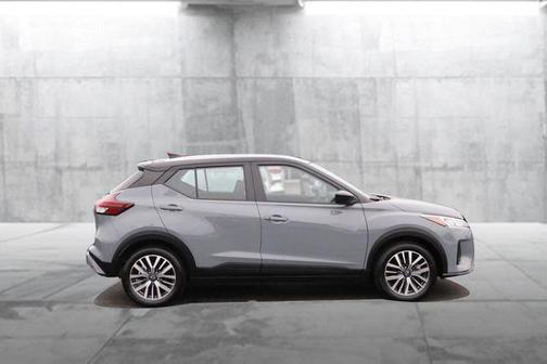 Super Black 2024 Nissan Kicks SV