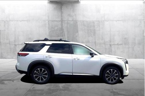 White Pearl 2026 Nissan Pathfinder Platinum