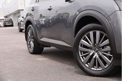 Gun Metallic 2025 Nissan Pathfinder SL FWD