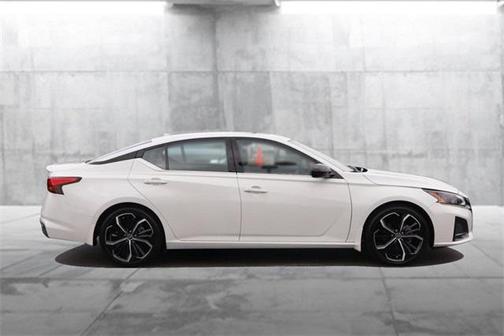 2023 Nissan Altima SR FWD