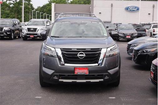 2024 Nissan Pathfinder SL FWD