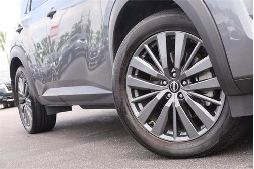 2024 Nissan Pathfinder SL FWD