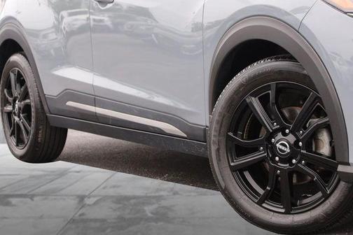 Super Black 2023 Nissan Kicks SR