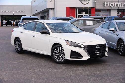 Glacier White 2025 Nissan Altima 2.5 SV