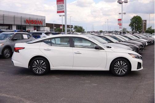 Glacier White 2025 Nissan Altima 2.5 SV