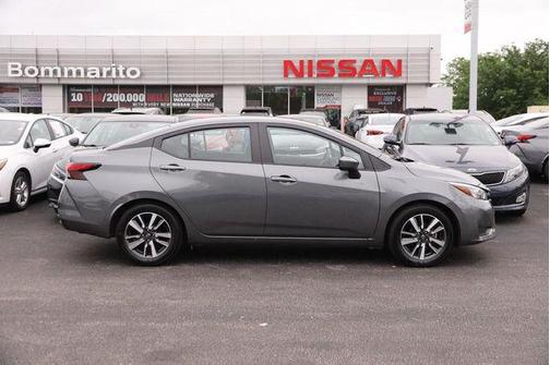 Gun Metallic 2025 Nissan Versa 1.6 SV